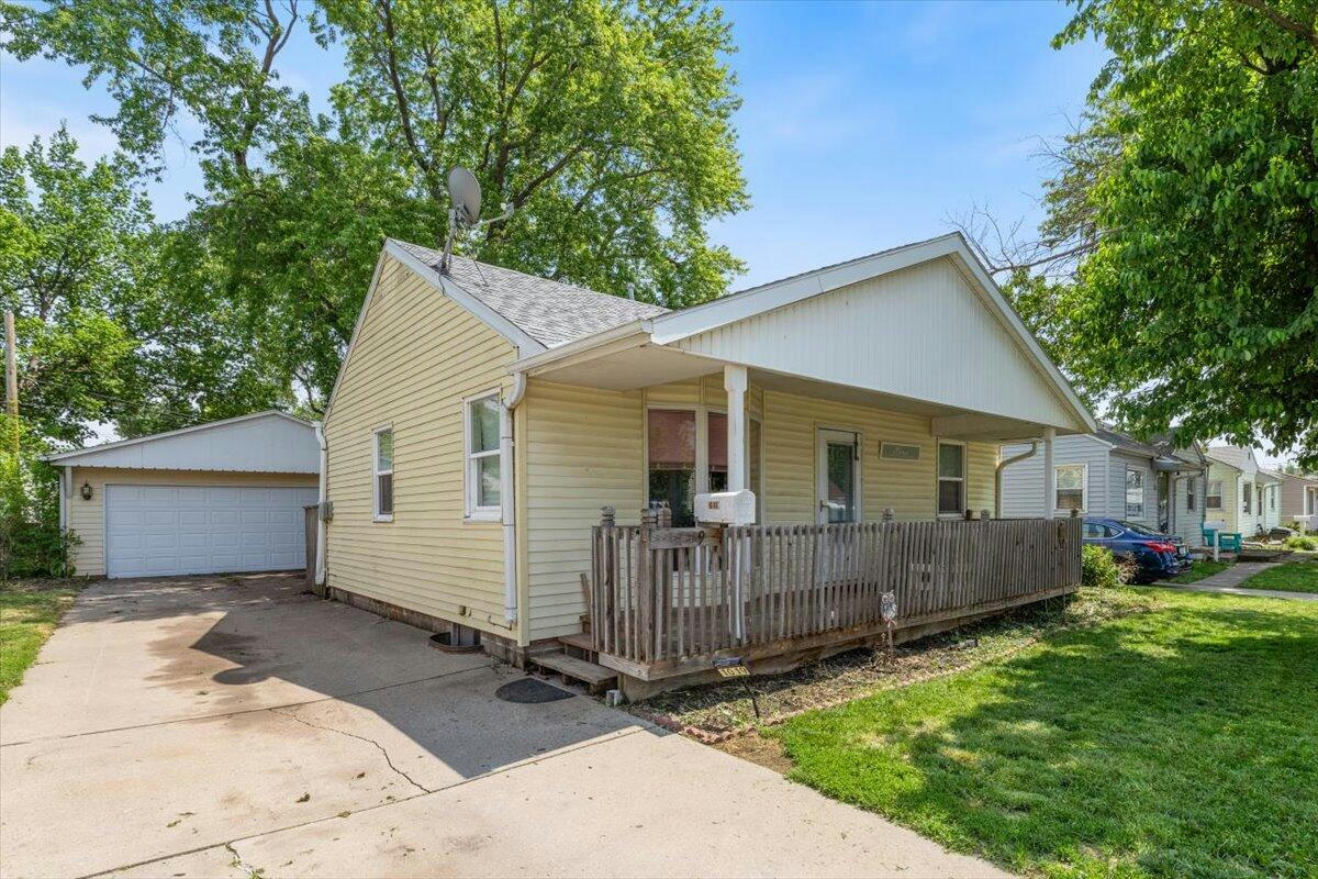 1019 PINE ST, COUNCIL BLUFFS, IA 51501, photo 1 of 22